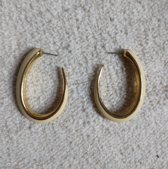 Cream color goldtone post earrings no backs - Picture 2 of 5